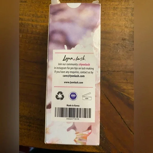 Eyelash Extension Shampoo - Lyon Lash Eyelid Foam - Picture 2 of 4